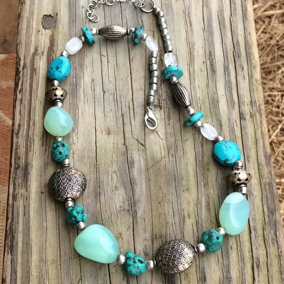 Beautiful Statement Necklace w/ Matching Earrings - Picture 4 of 9